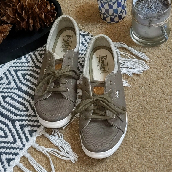 🌼Size 7 - Olive Keds Sneaker Shoes with Laces🌼 - Picture 5 of 9